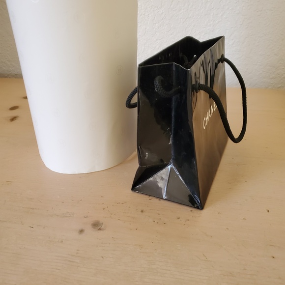 Authentic Chanel White on White Wrapping Paper Bolt Roll  2010 Vintage & 2 Bags - Picture 9 of 10